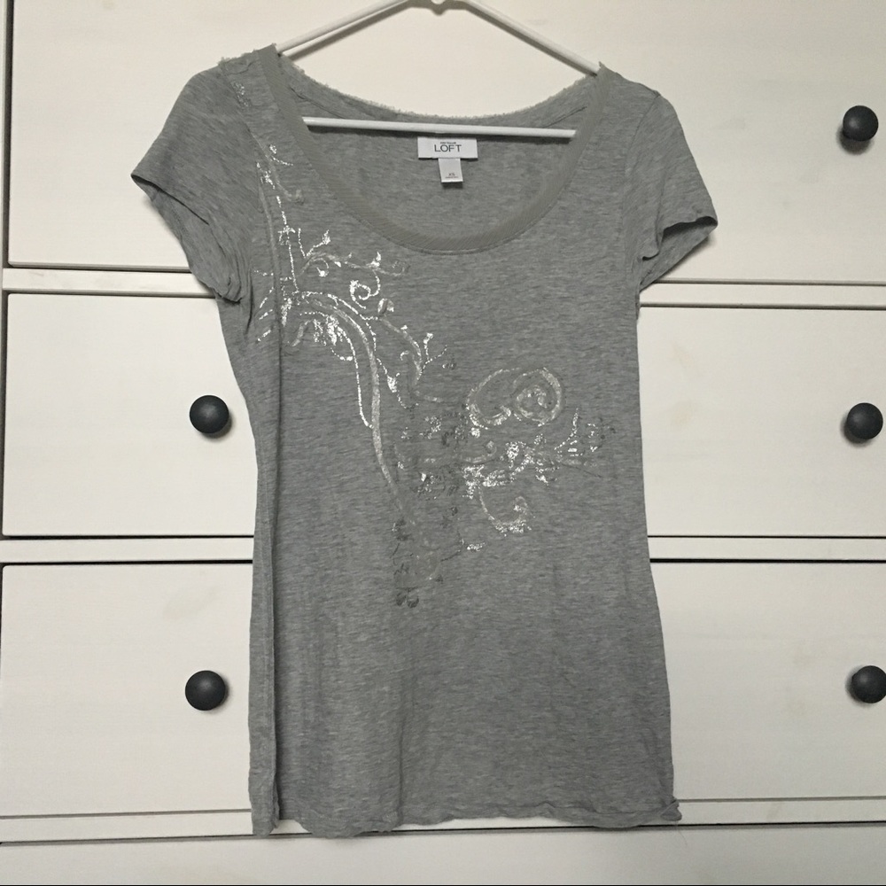 LOFT GRAY FEATHER METALLIC DETAIL T-SHIRT
